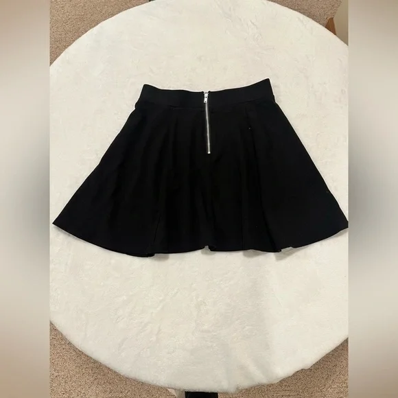 Black Divided Skirt - XS - Picture 2 of 6